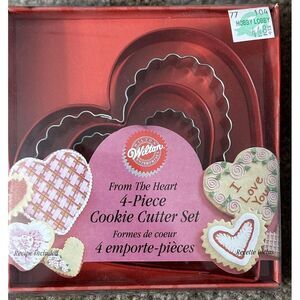 NIB Wilton Metal Cookie Cutter Set of 4‎ Heart Shape Valentine Wedding Original